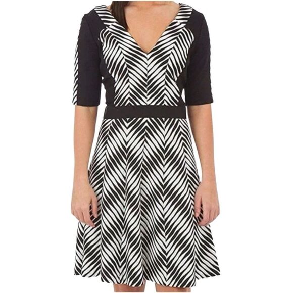 NWT Betsey Johnson B&W Abstract Fit & Flare Mini Dress - Picture 1 of 9